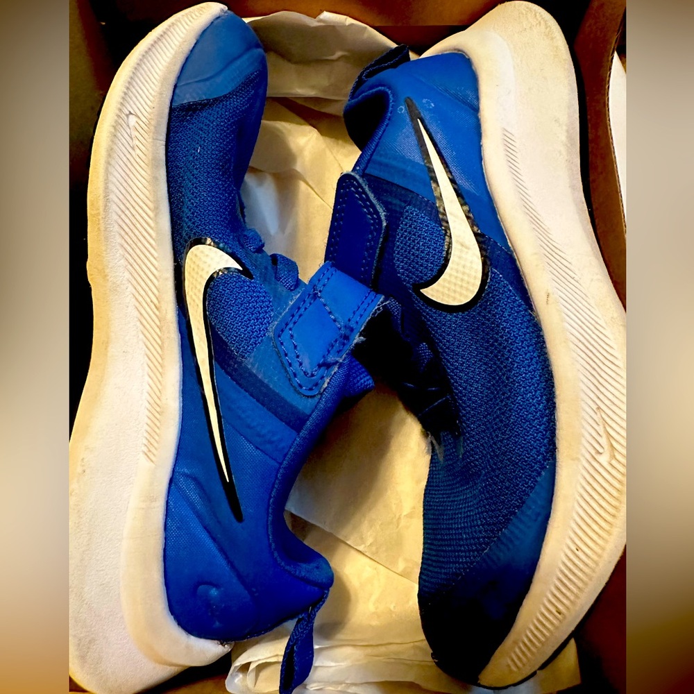 Preloved Good Condition Nike Royal Blue Star Runner Sneakers Size 13.